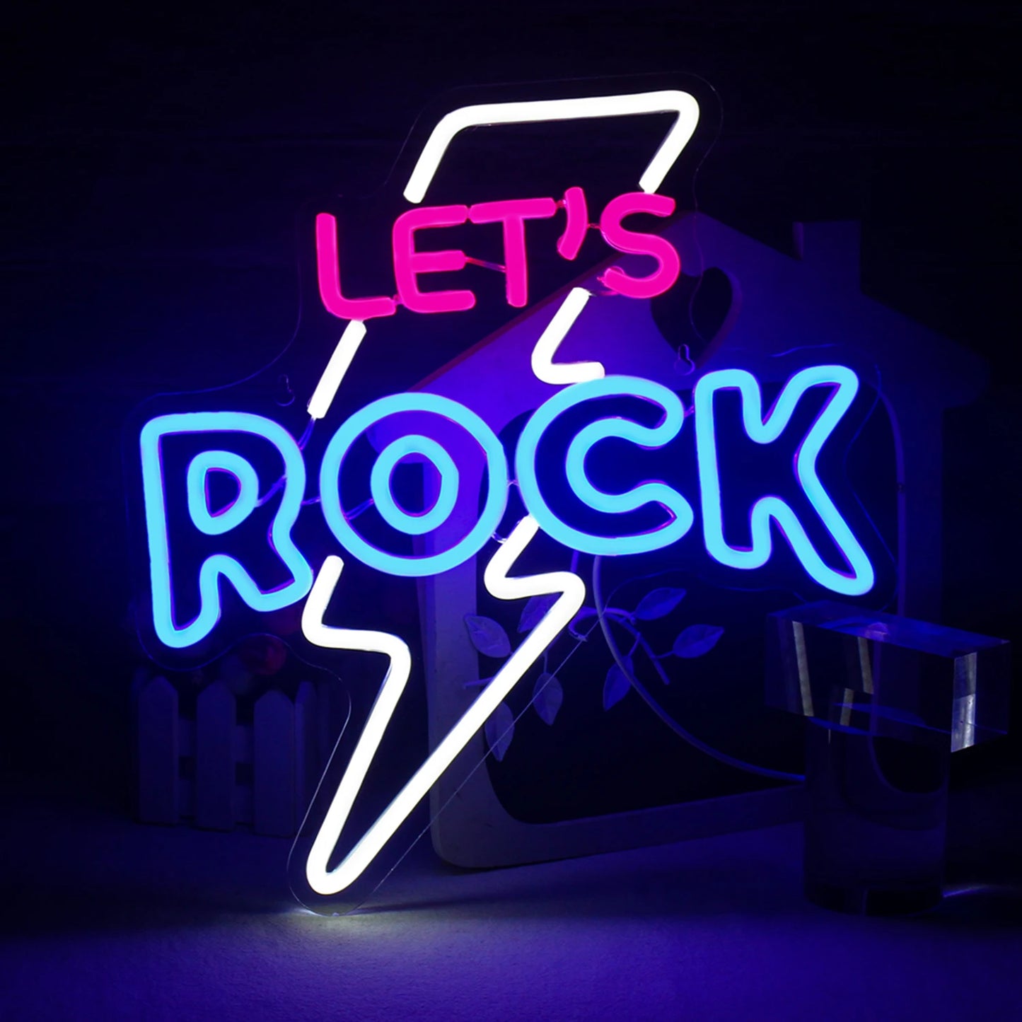 Ein leuchtendes LED-Neonschild mit den Worten „Let’s Rock“ in einem auffälligen Design.