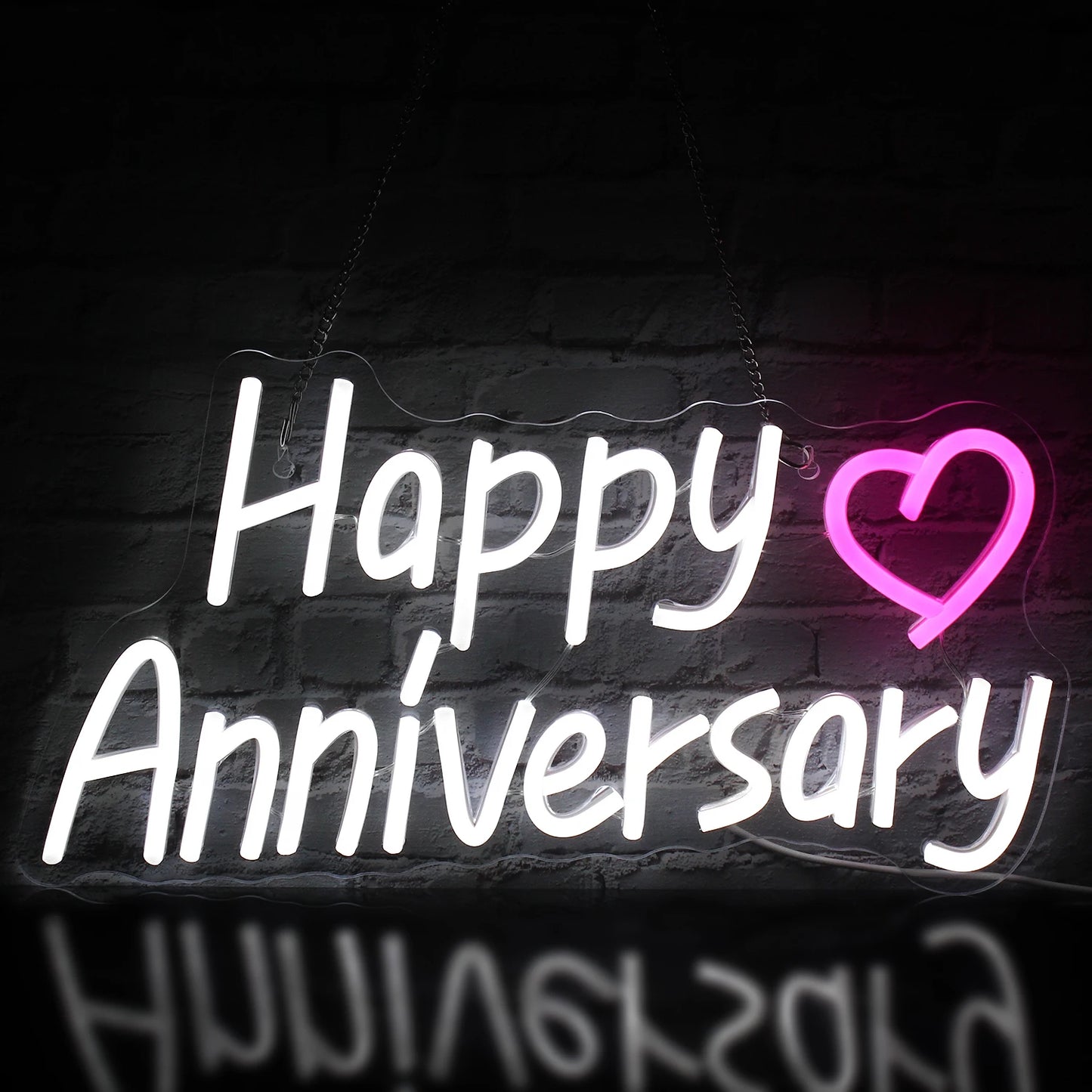 Ein strahlendes LED-Neonschild mit den Worten „Happy Anniversary“ in eleganter Schreibschrift.