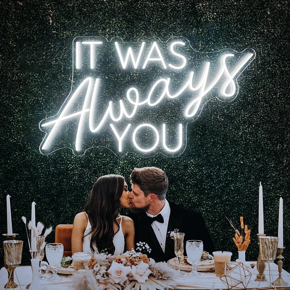Das Bild zeigt ein handgefertigtes LED-Neonschild mit dem Satz „It Was Always You“ in eleganter, fließender Schrift.