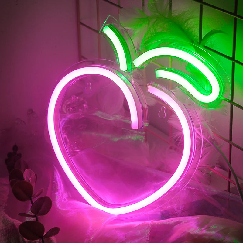 Ein stilvoll gestaltetes Peach-LED-Neonschild leuchtet mit einem sanften, warmen Schein.