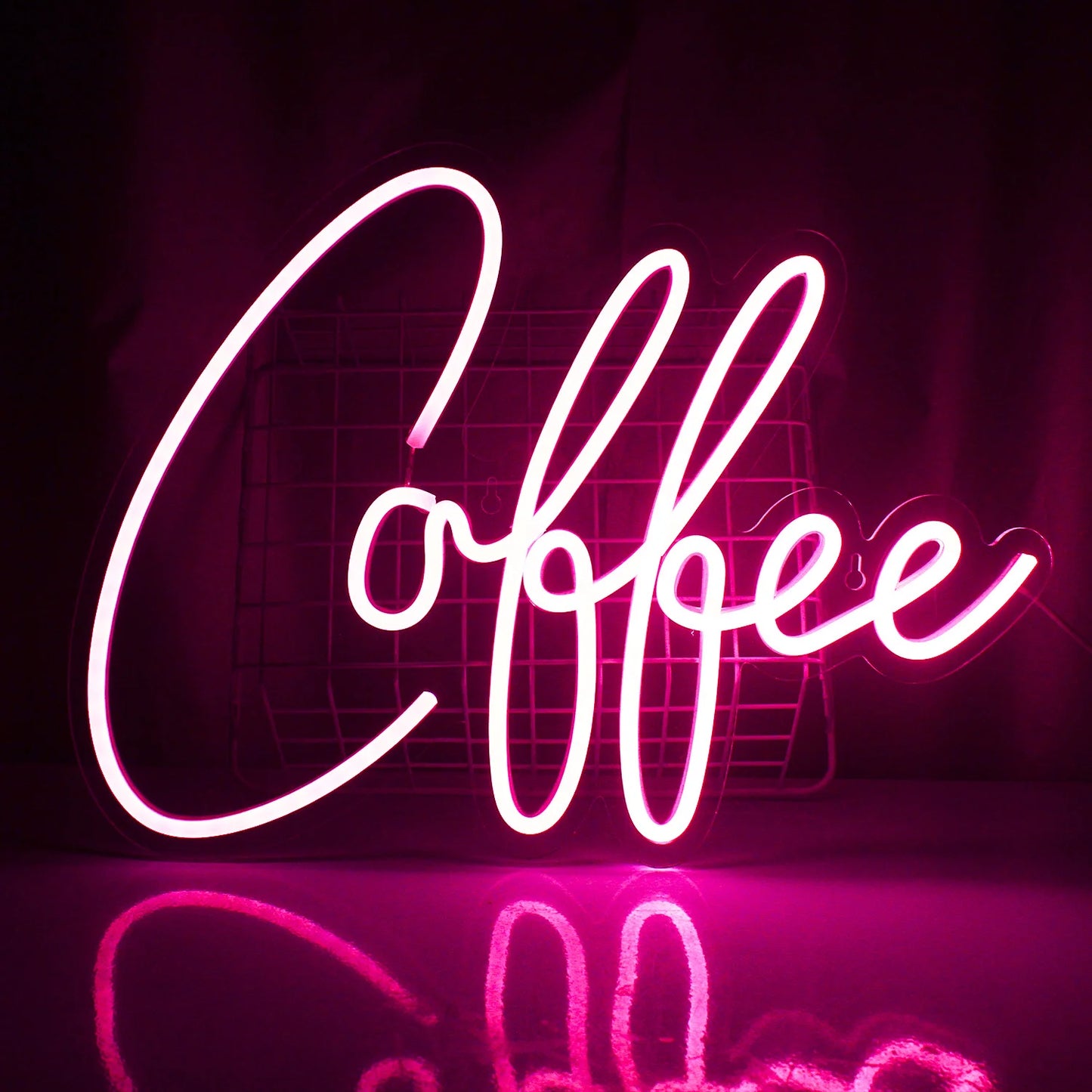 Das Bild zeigt ein leuchtendes LED-Neonschild in Form einer dampfenden Kaffeetasse.
