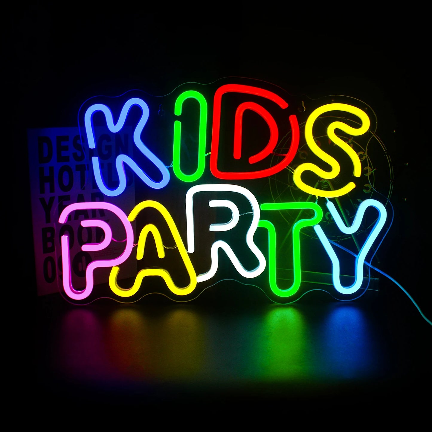 Das Bild zeigt ein leuchtendes LED-Neonschild, das für eine Kinderparty entworfen wurde.