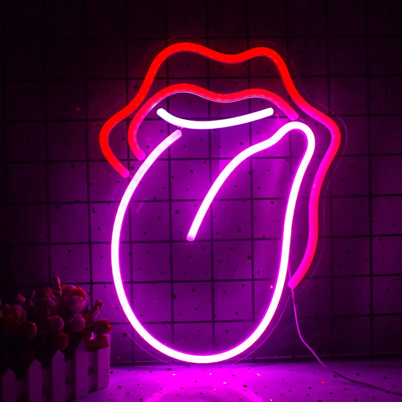 Das Bild zeigt ein leuchtendes LED-Neonschild in Form eines Paars verführerischer Lippen mit einem kühnen, verspielten Design.