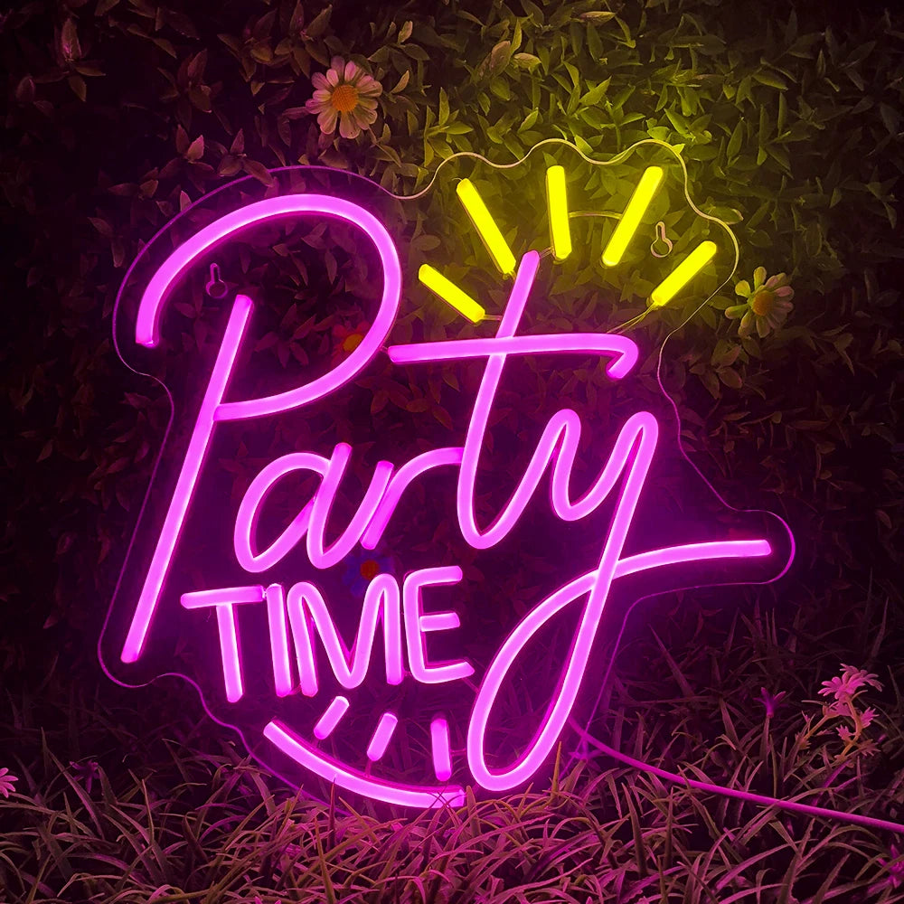 Das Bild zeigt ein leuchtendes LED-Neonschild mit der Aufschrift „Party Time“ und fetter, kursiver Schrift.