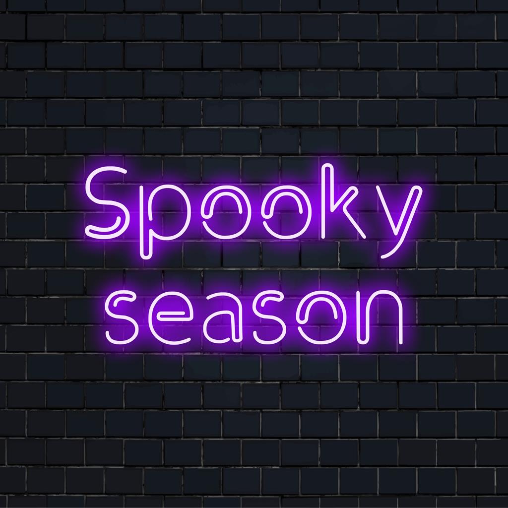 Lebendiges, maßgeschneidertes LED-Neonschild mit der Aufschrift „Spooky Season“ mit lustigem, festlichem Flair. Perfekte Neonlichtdekoration für Halloween-Fans.