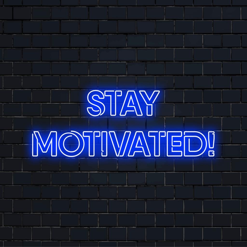 Bleiben Sie motiviert! Handgefertigtes LED-Neonschild-Design, lebendige Neontextkunst für schickes Neonlichtdekor, perfekt als individuelles Neonschild.