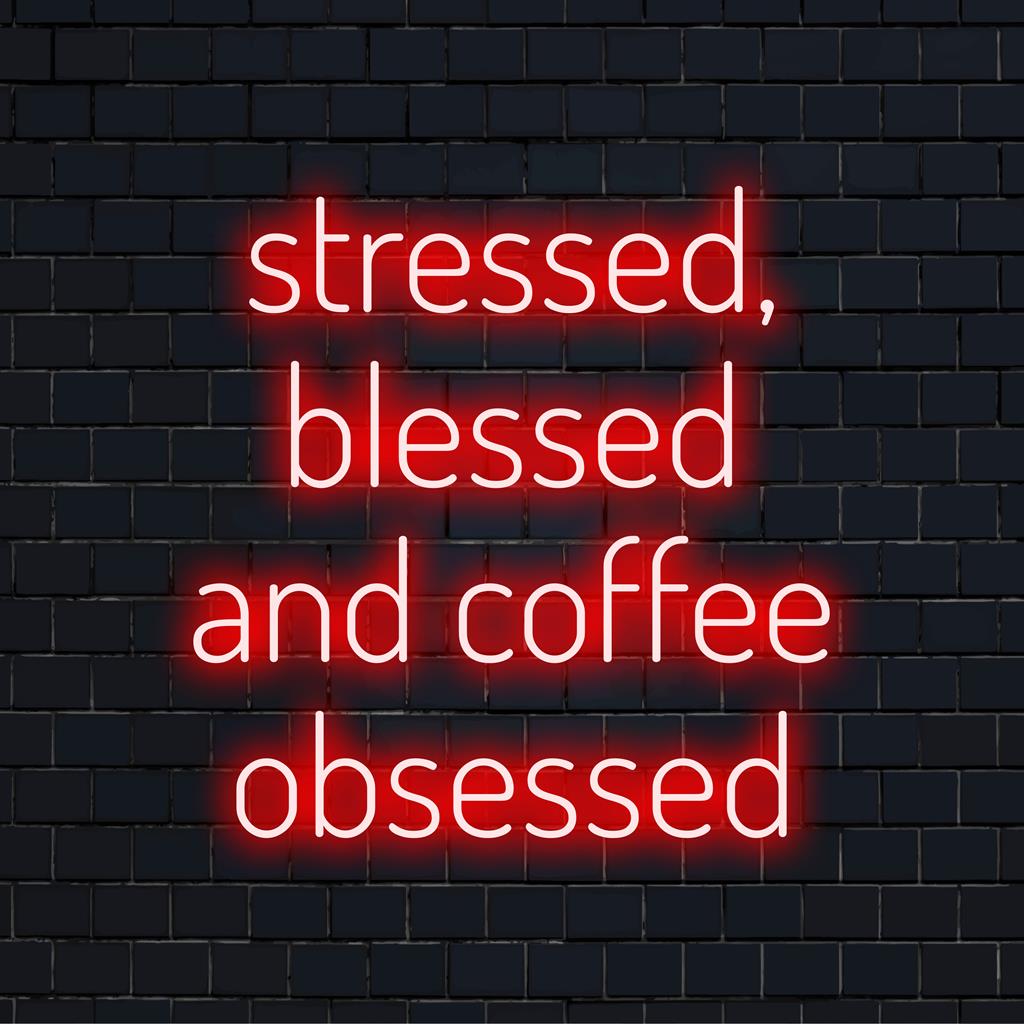 Individuelles LED-Neonschild mit der Aufschrift „Stressed, Blessed And Coffee Obsessed“, perfekt für Wandkunst und einzigartige Lichtdekoration.