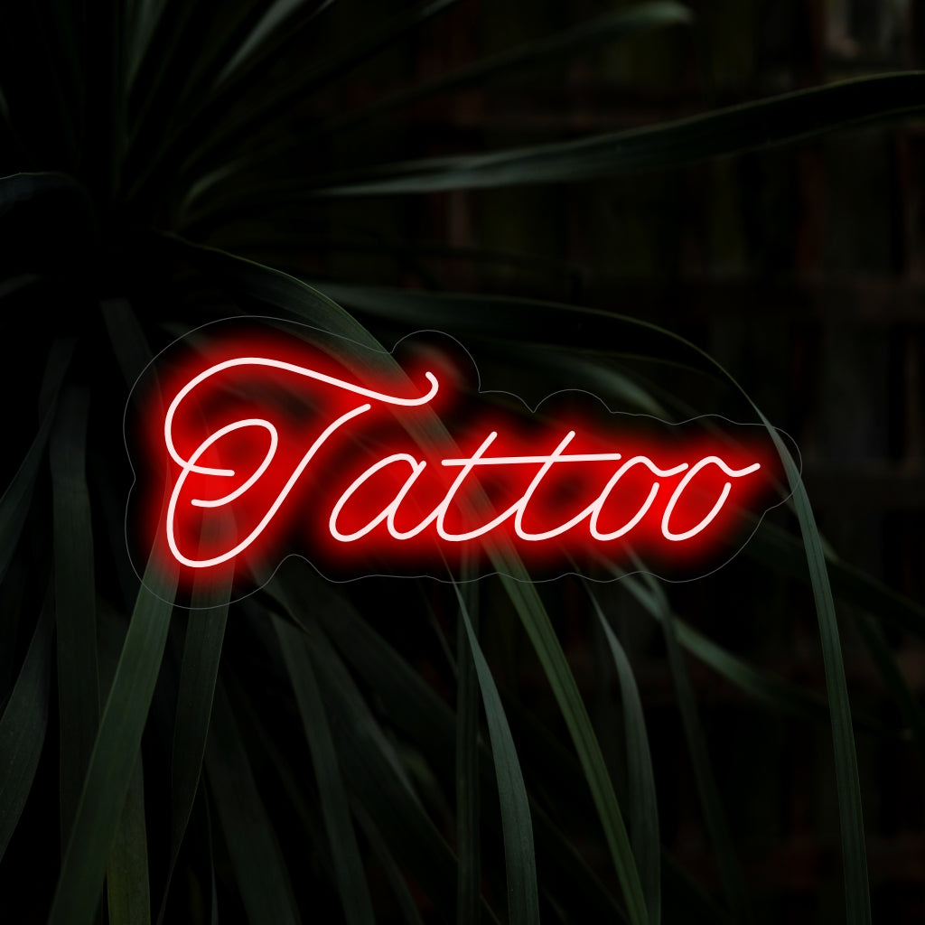 „Tattoo Neon Sign“ verleiht mit seinem ikonischen Design lebendige Kunstfertigkeit und verbreitet einen kräftigen Glanz, der die Kreativität und Schönheit von Tattoos in Ihrem Raum feiert.