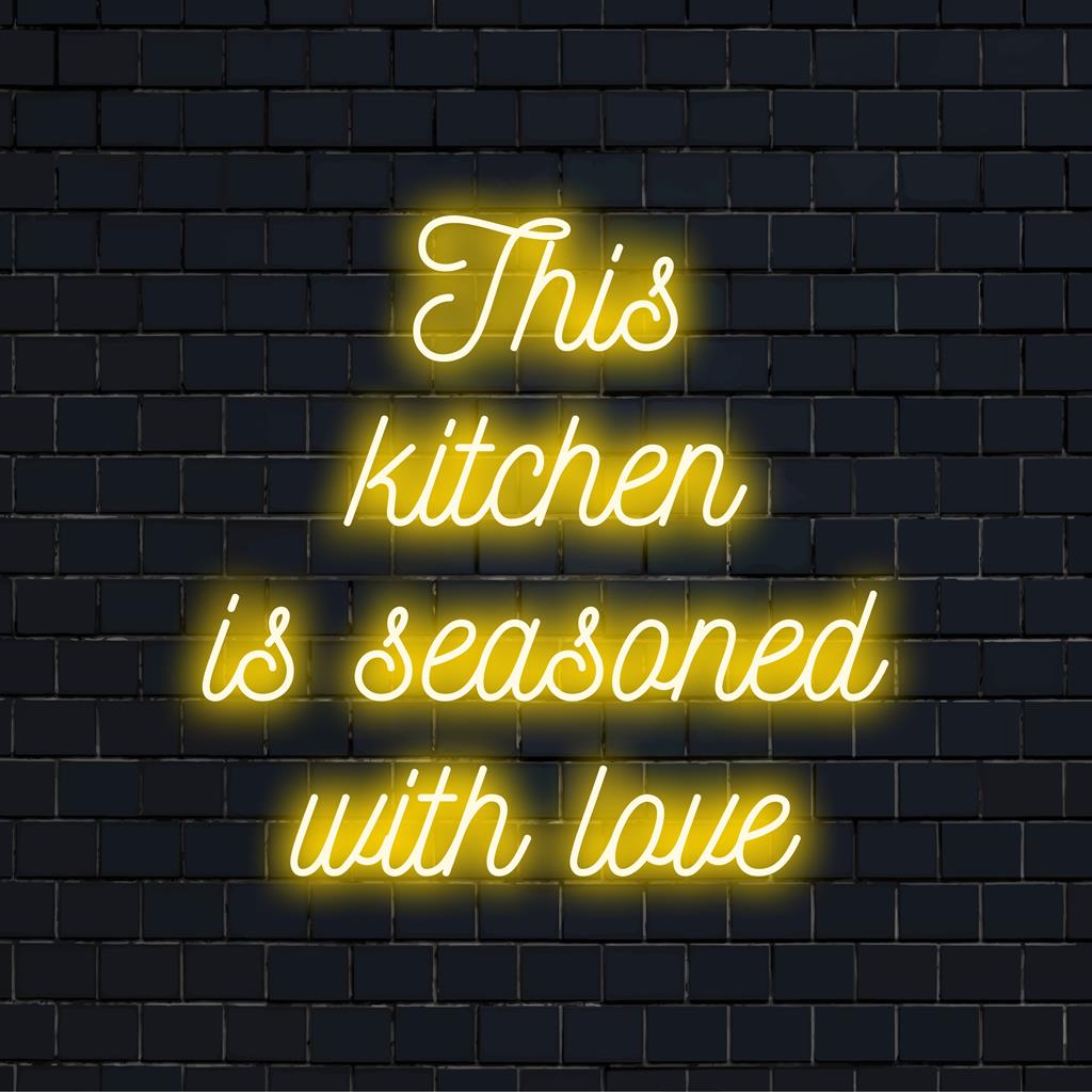 Individuelles LED-Neonschild mit dem Satz „This Kitchen Is Seasoned With Love“, perfekt für Neon-Wandkunst und gemütliche Küchendekoration.