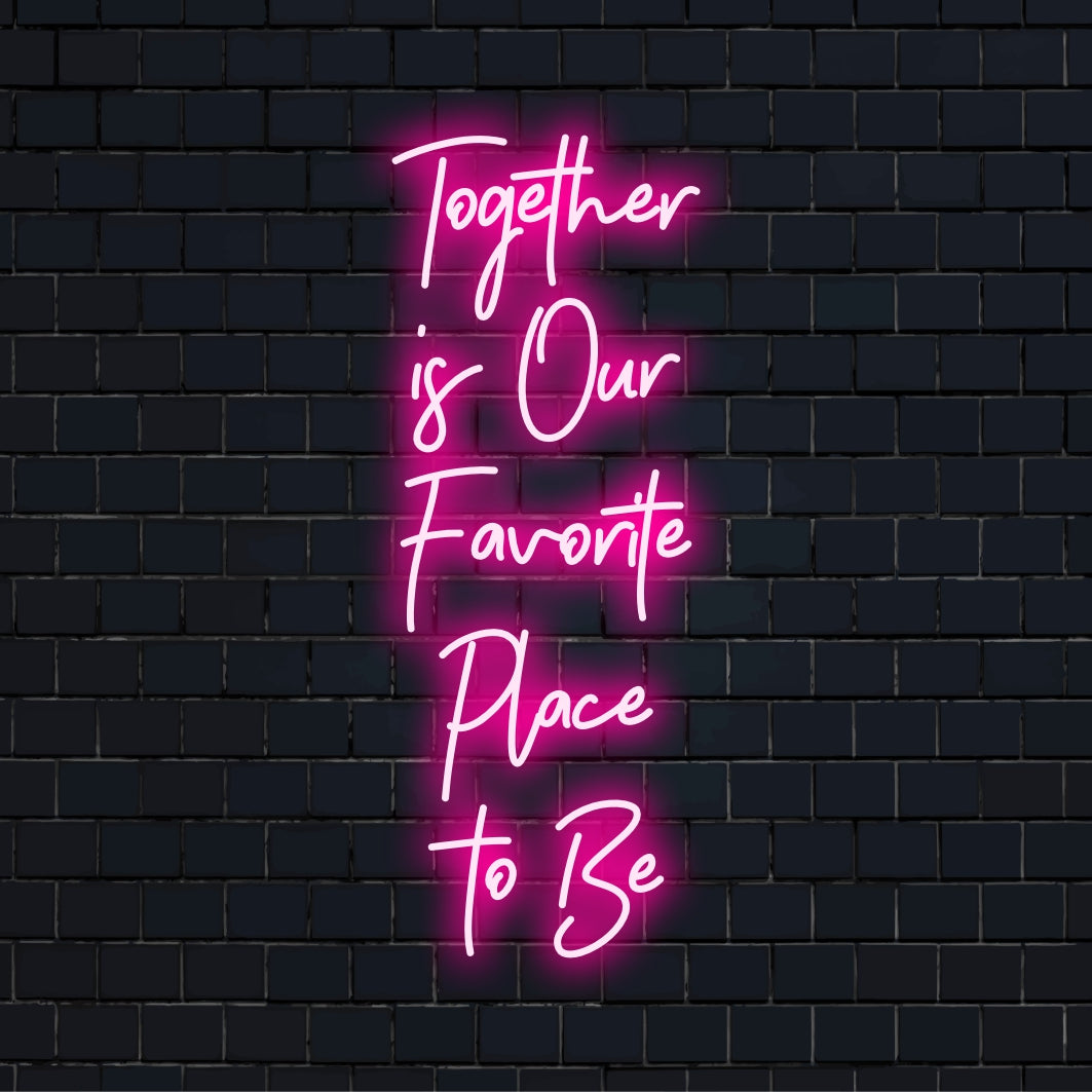 Individuelles LED-Neonschild mit dem Satz „Together is Our Favorite Place To Be“ – eine perfekte Mischung aus personalisierter Neonkunst und Dekor.
