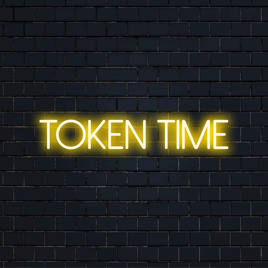 Individuelles LED-Neonschild mit Token Time-Text, perfekt für eine lebendige Dekoration. Neonlicht-Wandkunst, die Stil und Personalisierung vereint.