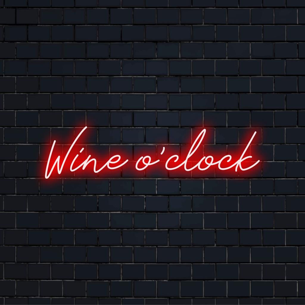 Das beleuchtete „Wine O'clock“-Schild verleiht jedem Raum einen lebendigen Glanz und verkörpert individuelle LED- und Neonlichtkunst.