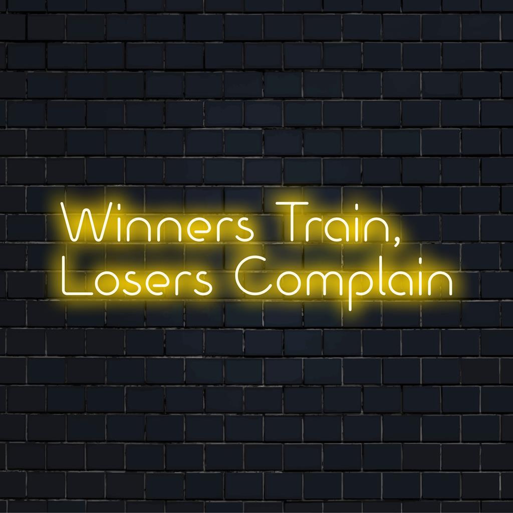 Lebendiges Neonschild mit der Aufschrift „Winner Train, Losers Complain“ in coolem Glanz; ideal für motivierende LED-Dekoration.