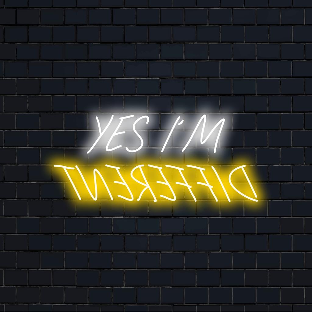 „Ja, ich bin anders“, maßgefertigtes LED-Neonschild; lebendige Neontextkunst, einzigartiges Neonlichtdekor; ideal für individuelle Neonschildideen.