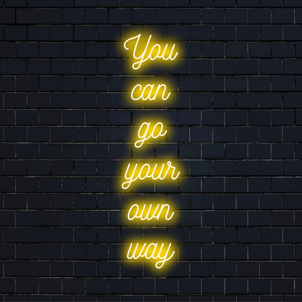 Maßgefertigtes LED-Neonschild mit dem inspirierenden Satz „You Can Go Your Own Way“, perfekt, um Ihrem Raum einen einzigartigen Glanz zu verleihen.