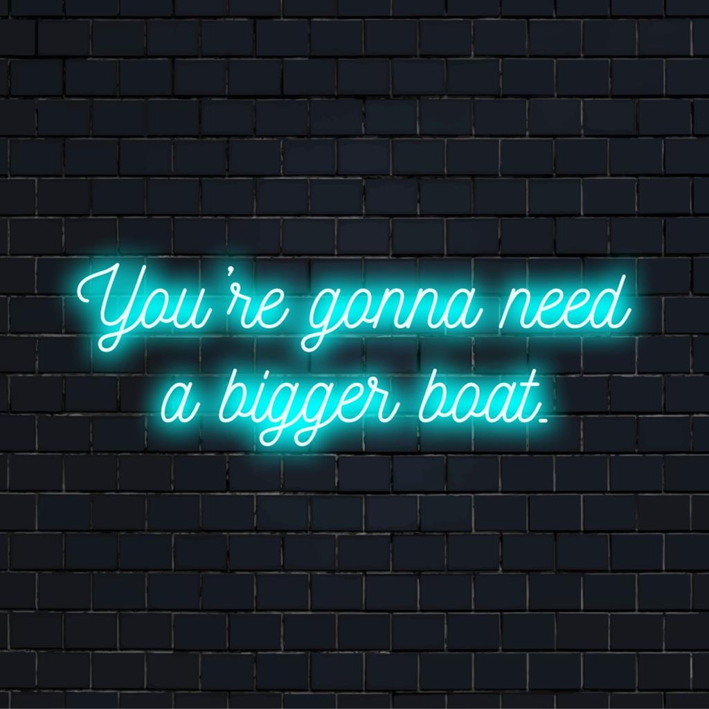 Individuelles LED-Neonschild mit dem fettgedruckten Text „You're Gonna Need A Bigger Boat“, perfekt, um Ihrem Raum einen auffälligen Glanz zu verleihen.