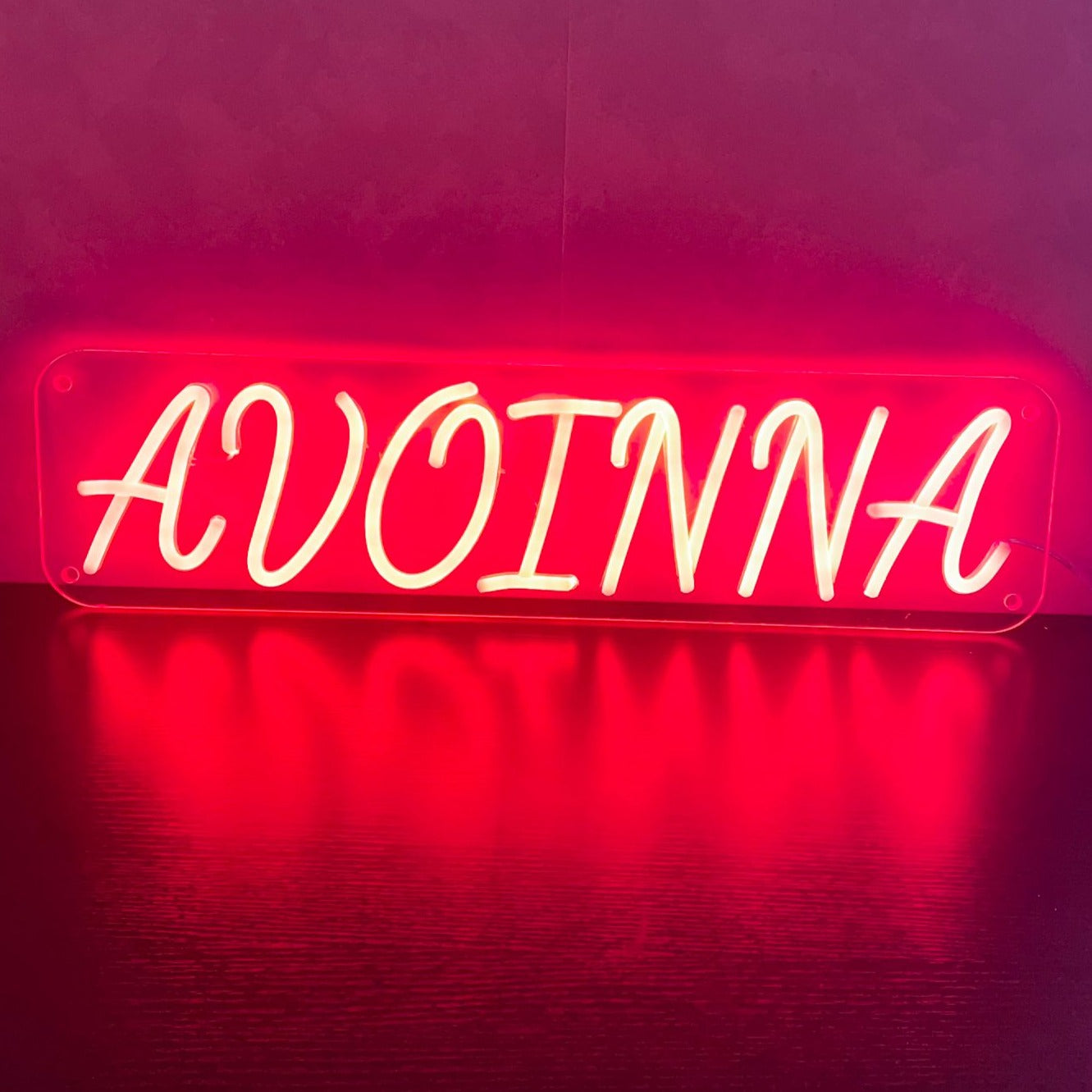 Avoinna Leuchtreklame – The Art Neon