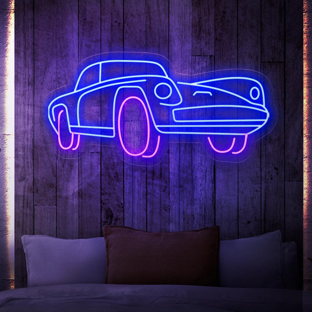 Ein faszinierendes Neonschild, das die Frontansicht eines eleganten und eleganten Autos zeigt. Die Neonlichter beleuchten die markanten Merkmale des Autos und betonen sein aerodynamisches Design und seine moderne Ästhetik.