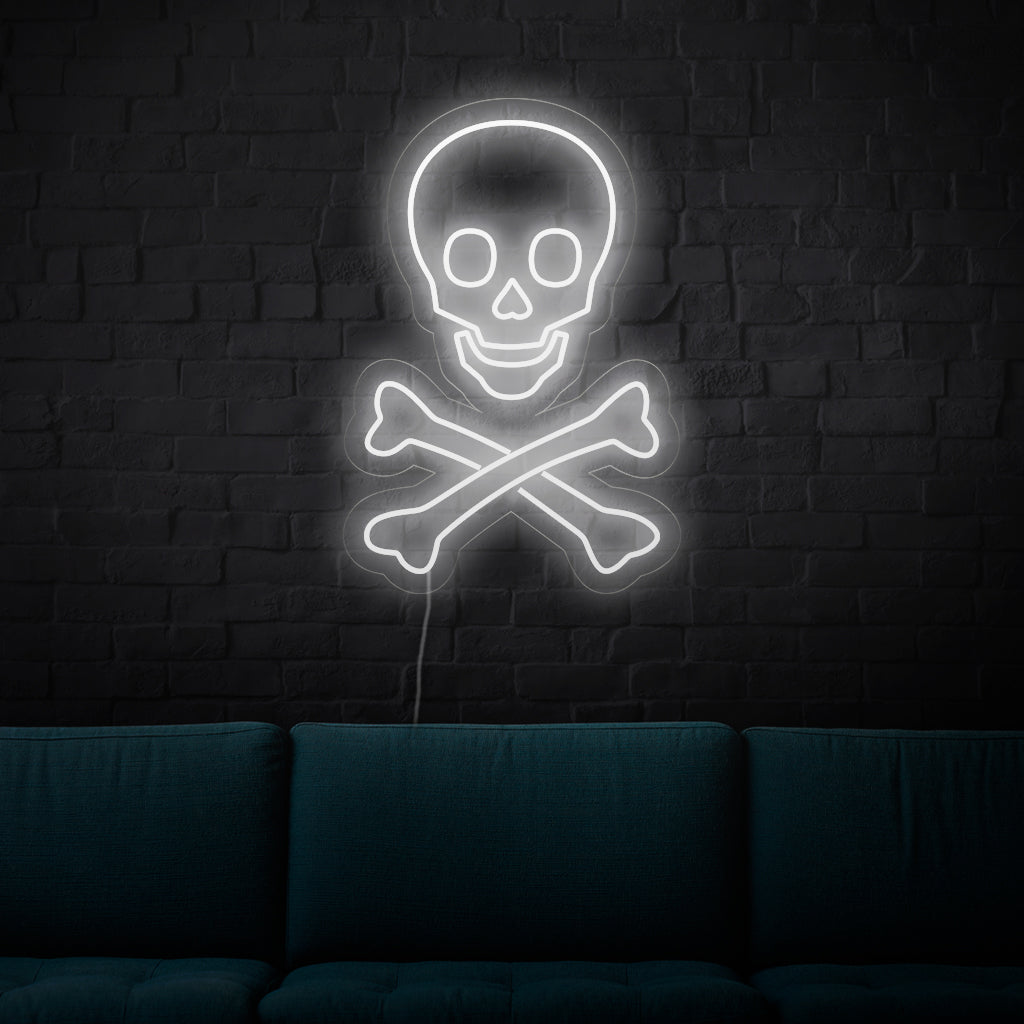Ein fesselndes Neonschild mit einem Piratentotenkopf und gekreuzten Knochen, das Abenteuer und den Geist der hohen See symbolisiert.