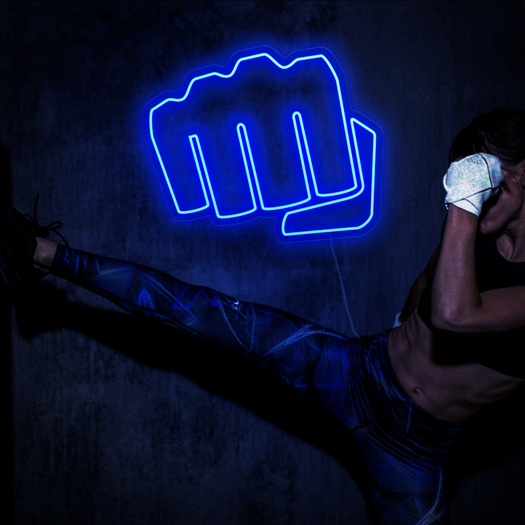 Ein elektrisierendes Neonschild mit dem Wort „Punch“, das eine lebendige und energiegeladene Atmosphäre ausstrahlt.