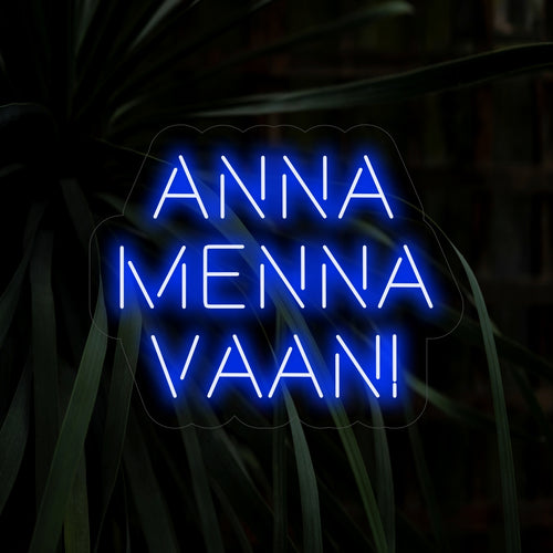 „Anna Menna Vaan! Neonschild“ – Ein leuchtendes Neonlicht mit lebendigem Ausdruck, das Ihrem Wohnraum Ausgelassenheit und Positivität verleiht.