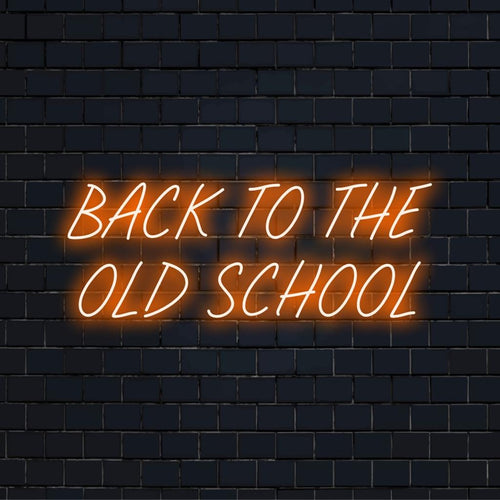 LED-Neonschild mit dem Titel „Back To The Old School“, eine Mischung aus nostalgischer Stimmung und modernem Glanz, perfekt für Liebhaber von Vintage-Dekor.