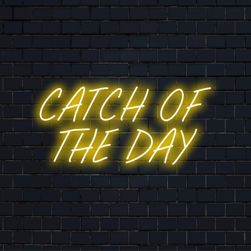 Lebendiges, individuell angefertigtes LED-Neonschild mit der Aufschrift „Catch Of the Day“, perfekt für einzigartige Wandkunst und auffällige Dekoration.