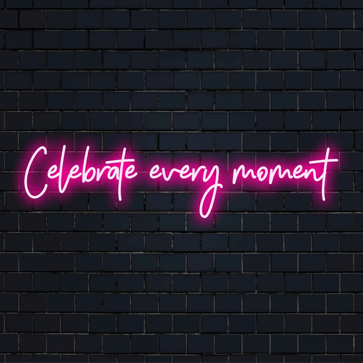 Individuelles LED-Neonschild mit der Aufschrift „Celebrate Every Moment“ in lebendigen, leuchtenden Farben, das jeden Raum aufwertet.