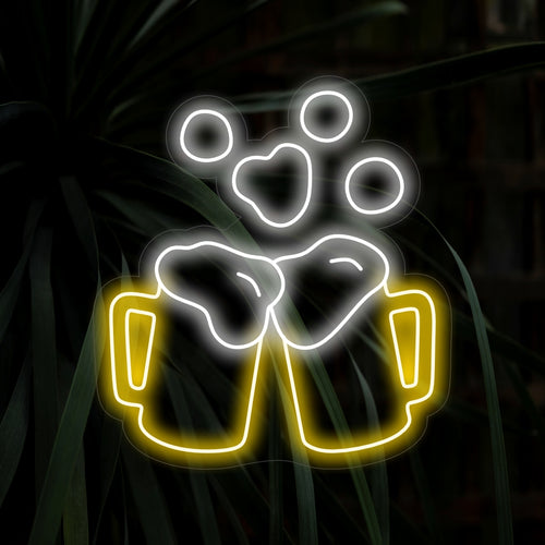 „Cheers With Beer Neon Sign“ ist eine festliche und feierliche Ergänzung für Ihr Bar-Interieur. Ein Neonlicht, das Sie einlädt, Ihr Glas zu erheben und anzustoßen.