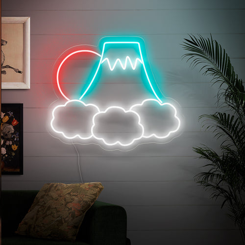 „Abstraktes Neonschild mit Wolken, Bergen und Sonne“ – Ein von der Natur inspiriertes und ruhiges Neonlicht, das eine abstrakte Darstellung von Wolken, Bergen und der Sonne zeigt und Ihren Raum mit Ruhe und einer besinnlichen Atmosphäre erfüllt.