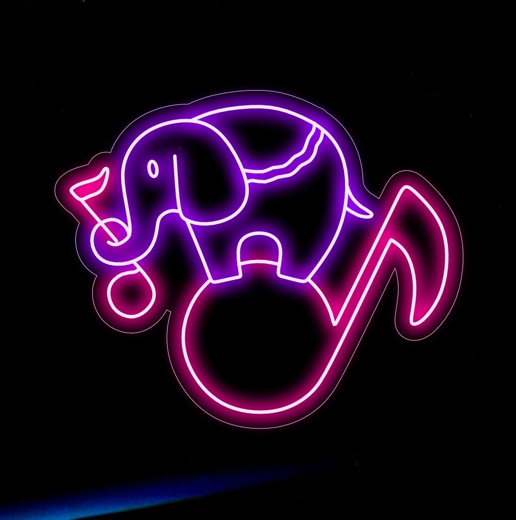 „Elefantensilhouette mit Musiknoten-Neonschild“ leuchtet harmonisch und verbindet majestätische Präsenz mit rhythmischen Noten, perfekt für Musikstudios und Kulturräume.