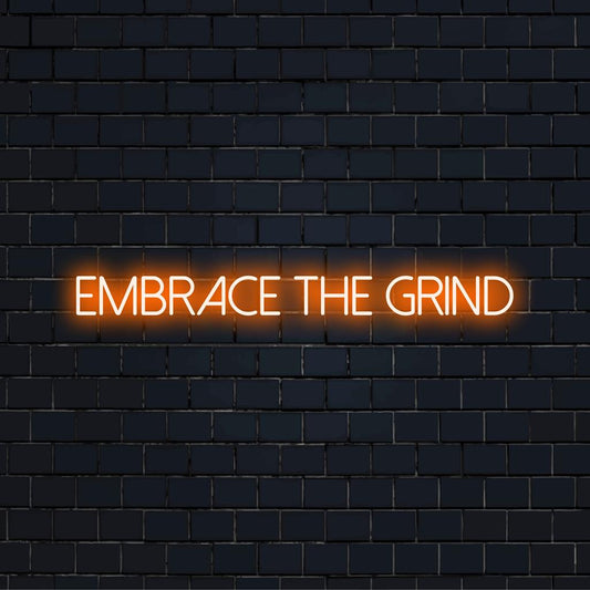 Maßgefertigtes LED-Neonschild „Embrace The Grind“ mit einem inspirierenden Zitat, perfekt für eine motivierende Dekoration.
