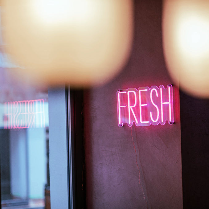 Frisches Neonschild - The Art Neon