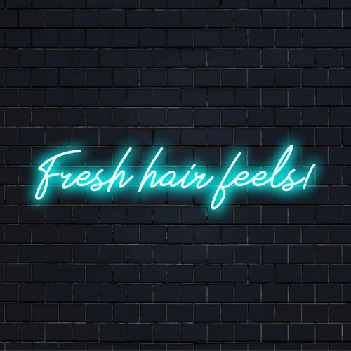 Individuelles LED-Neonschild mit der Aufschrift „Fresh Hair Feels!“ in leuchtenden Lichtern, perfekt für Salons oder Körperpflegebereiche.