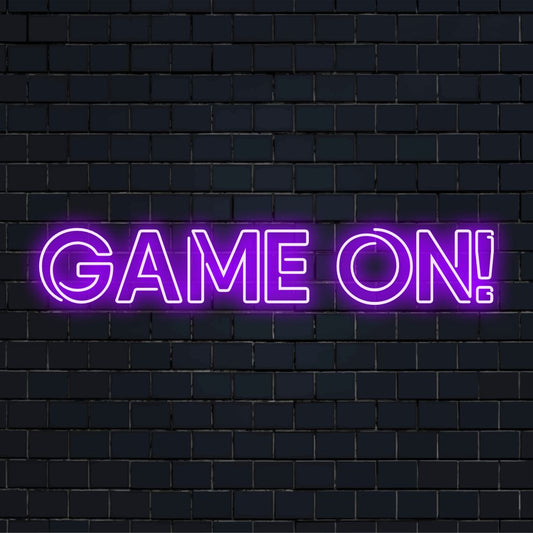 Lebendiges „Game On!“-LED-Neonschild, perfekte Neonlichtdekoration für Spielzimmer, mit kräftigen Buchstaben und dynamischem Design.