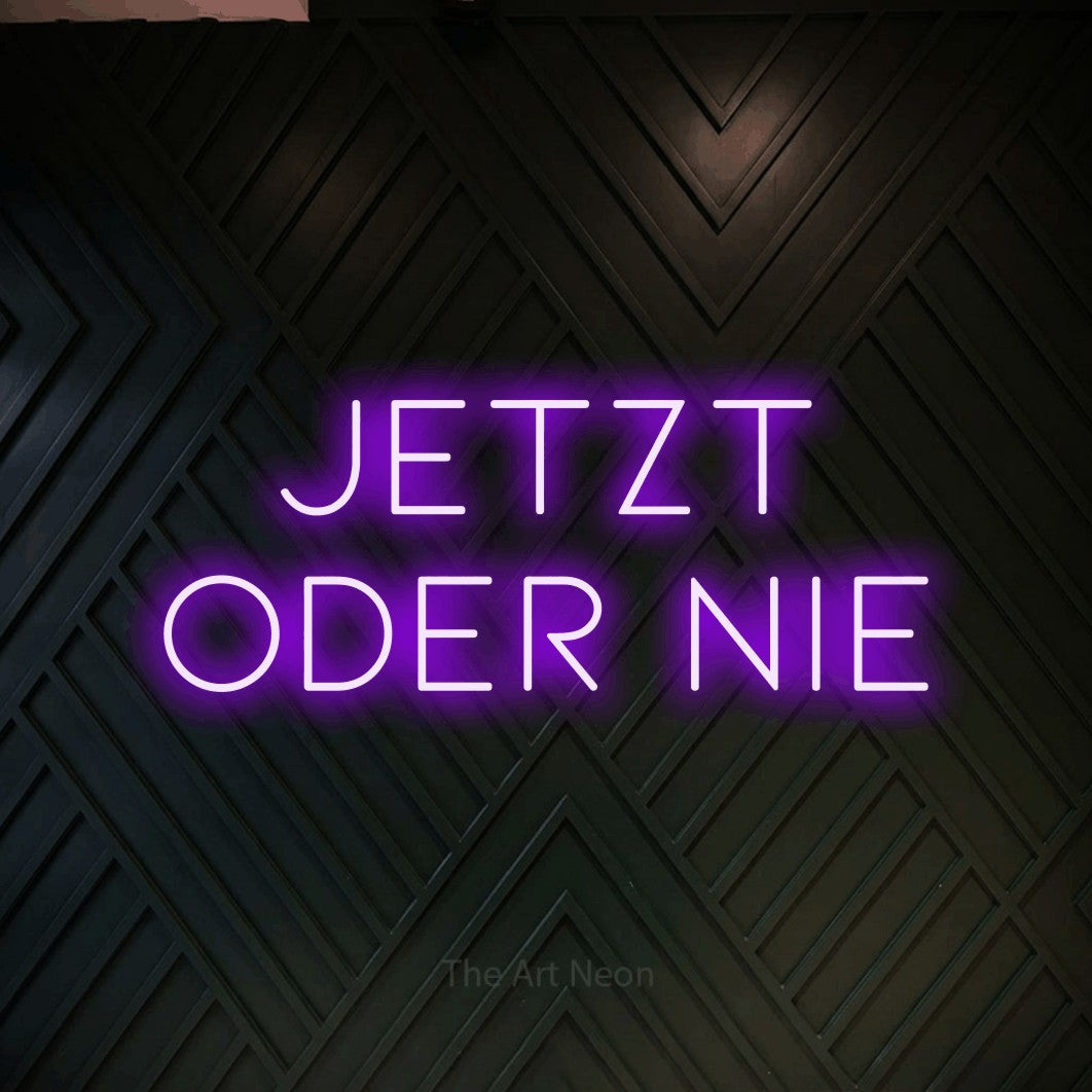 LED neon sign reading “jetzt oder nie”, arranged in 2 lines.
