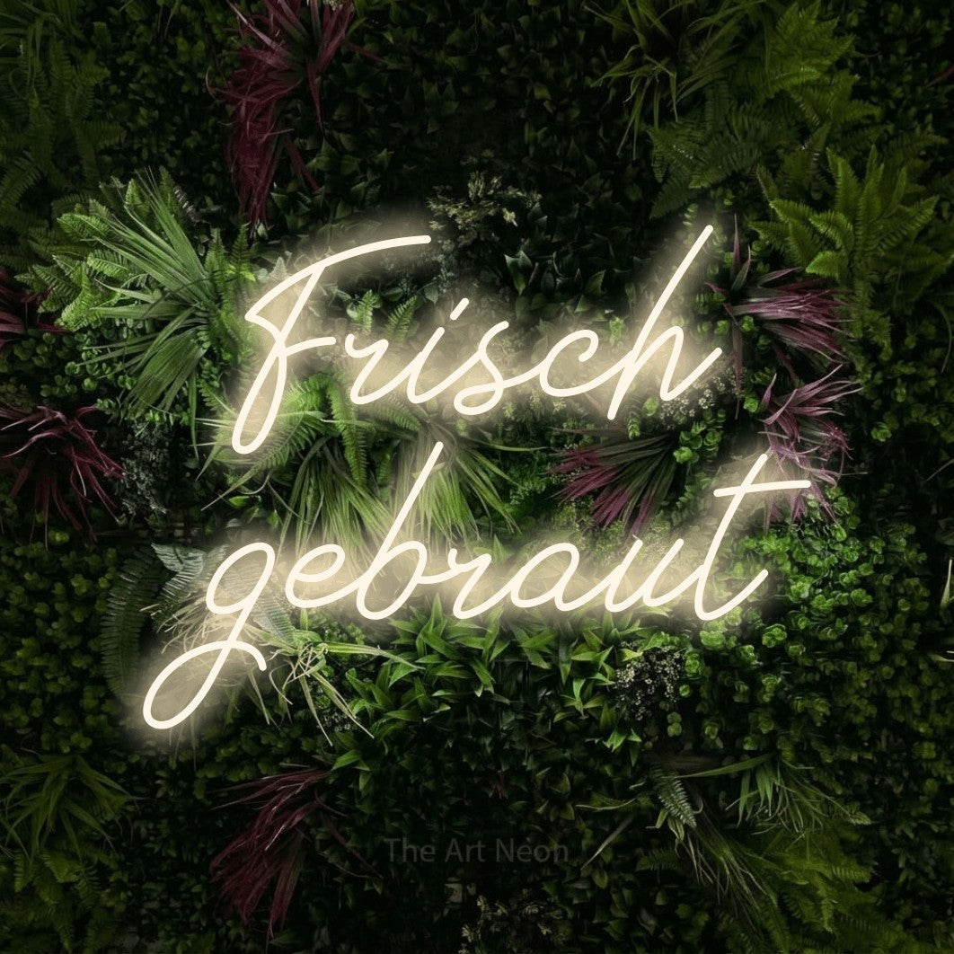 LED neon sign reading “Frisch gebraut”, arranged in 2 lines.