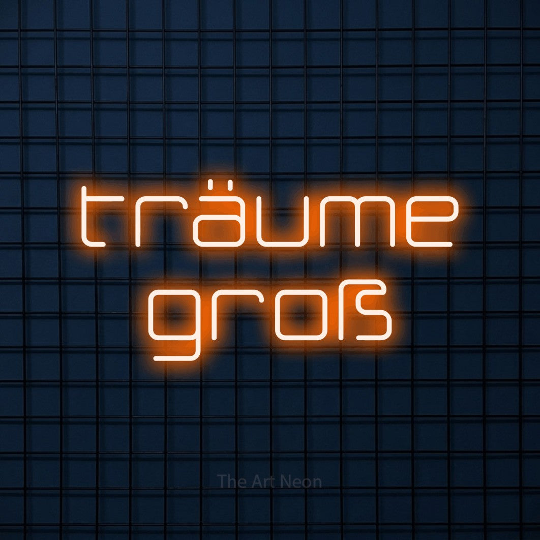 LED neon sign reading “träume groß”, arranged in 2 lines.