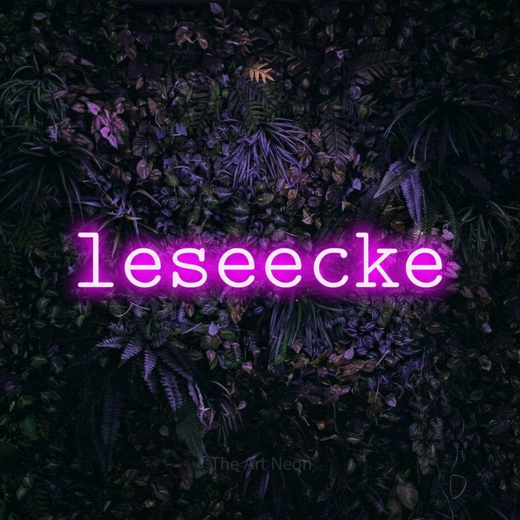 LED neon sign reading “leseecke”, arranged in a single line.