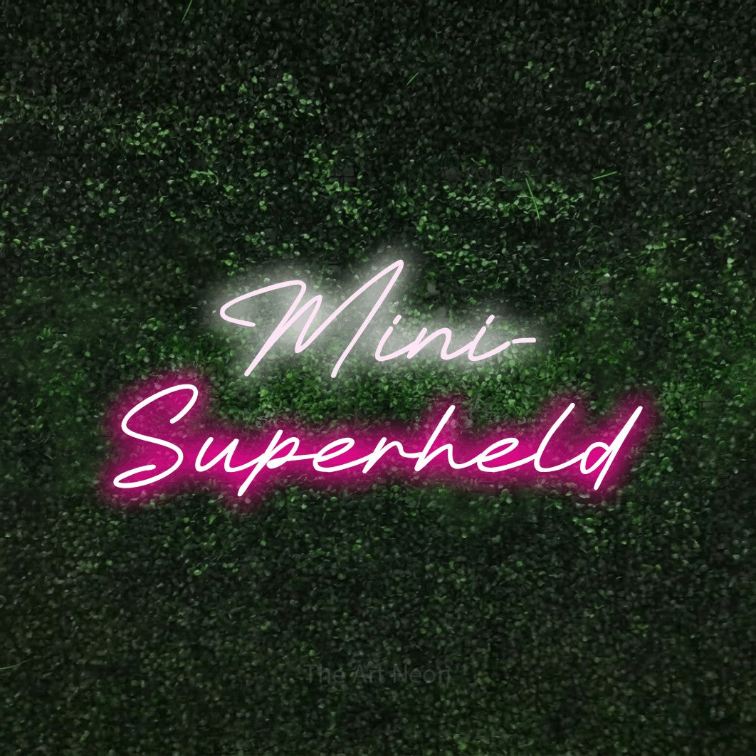 LED neon sign reading “Mini- Superheld”, arranged in 2 lines.