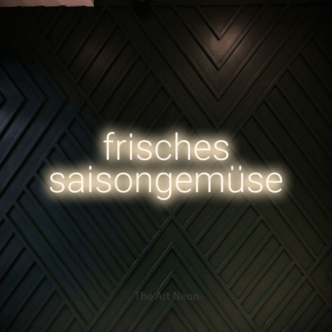 LED neon sign reading “frisches saisongemüse”, arranged in 2 lines.