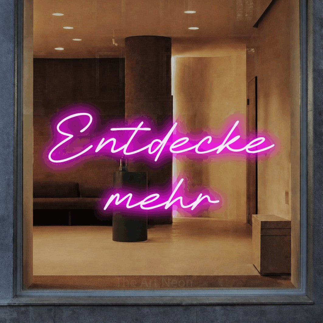 LED neon sign reading “Entdecke mehr”, arranged in 2 lines.