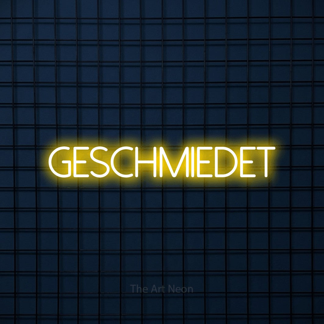 LED neon sign reading “GESCHMIEDET”, arranged in a single line.
