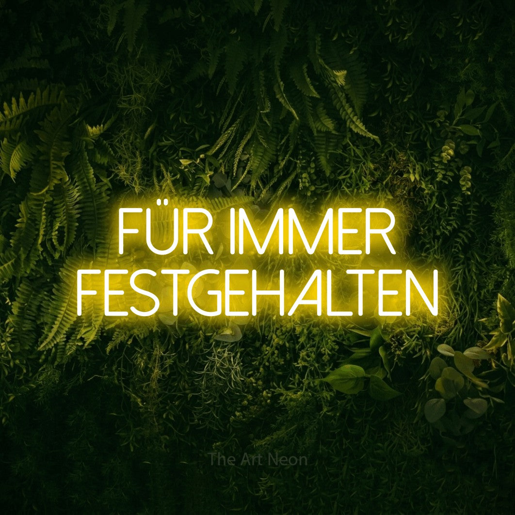 LED neon sign reading “für immer festgehalten”, arranged in 2 lines.