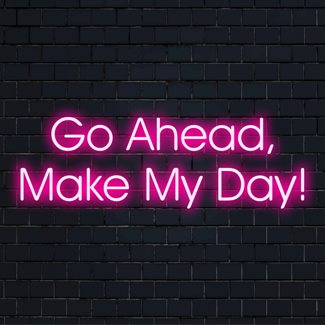 Individuelles LED-Neonschild mit der Aufschrift „Go Ahead, Make My Day“ in leuchtenden Neonfarben. Perfekt, um jeden Raum stilvoll aufzuwerten.