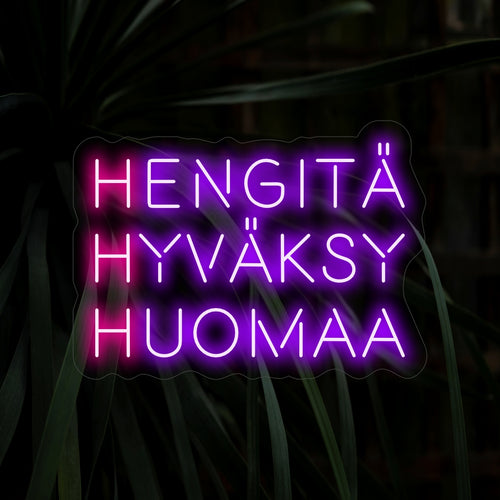 „Hengit�� Hyv��ksy Huomaa Neon Sign“ - Positiivinen lis��ys tiloihin, jotka korostavat rentoutumista, hyv��ksynt���� und huomion kiinnitt��mist��. T��m�� valomainos tuo viestin pys��hty��, hyv��ksy�� und olla l��sn�� hetkess��.