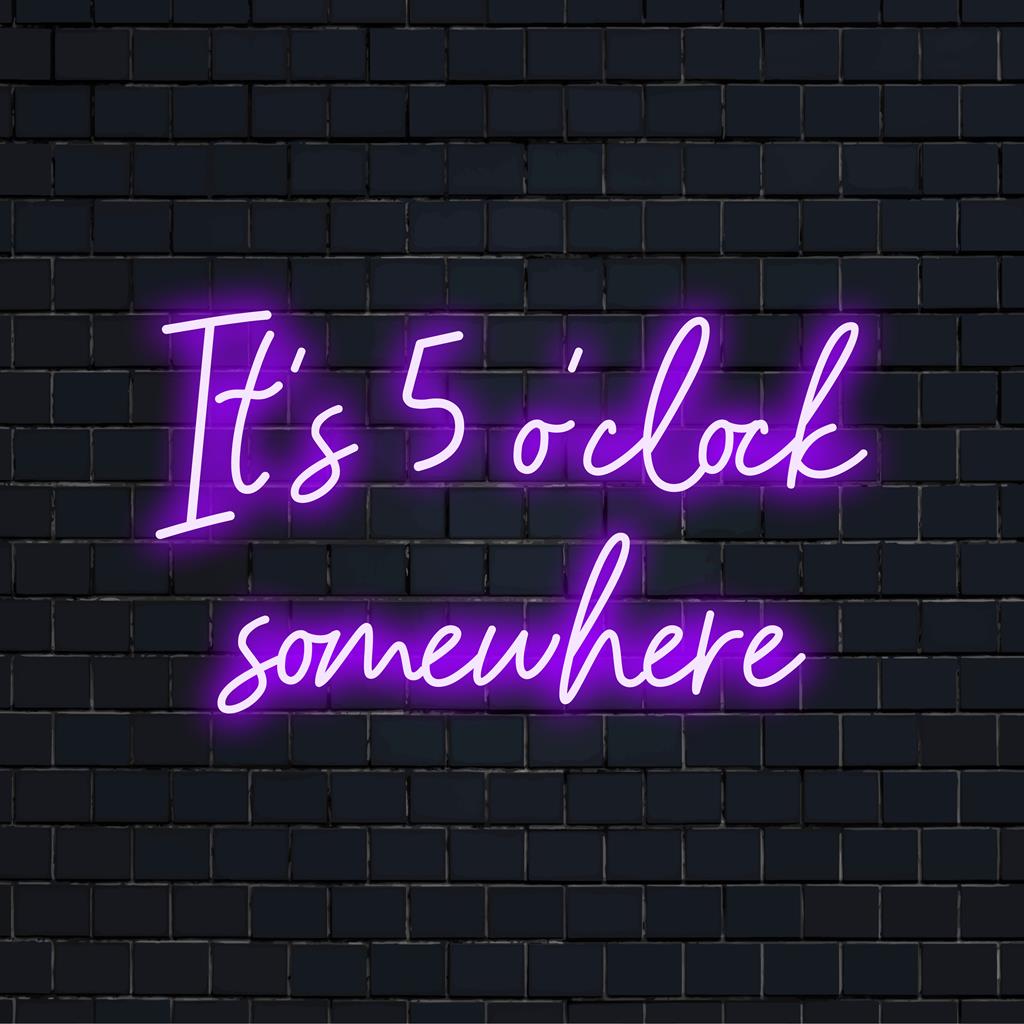 Ein stilvolles LED-Neonschild mit dem Satz „It’s 5 O’clock Somewhere“ in leuchtenden Farben, perfekt für eine lebendige Dekoration zu Hause oder in der Bar.