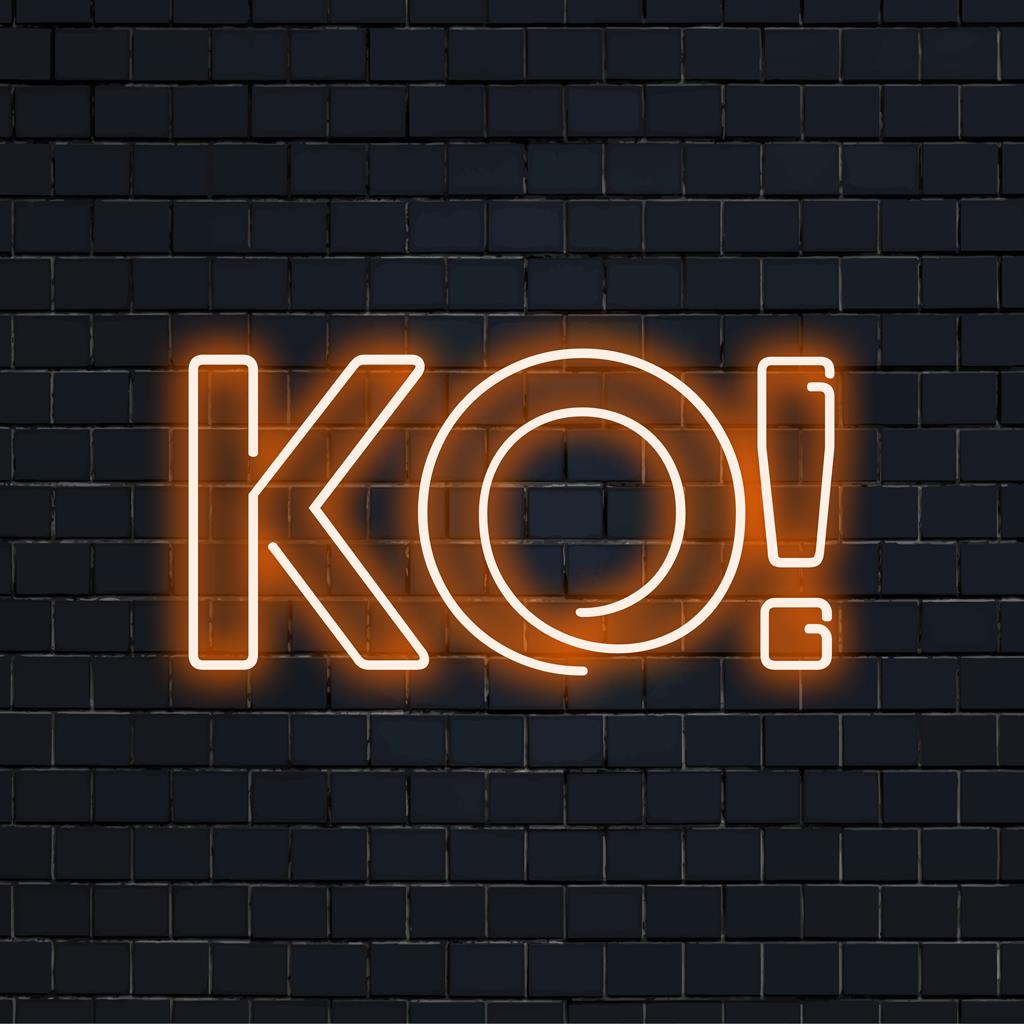 Hell leuchtendes, individuelles KO!-Neonschild, das Räume mit lebendigem LED-Licht erhellt, ideal für modernes Dekor und künstlerisches Flair.