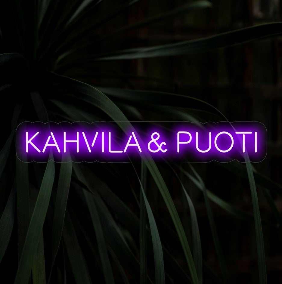 „Kahvila & Puoti Neon Sign“ – Verwandeln Sie Ihren Raum mit dem einladenden Schein dieses nordisch inspirierten Neonschilds, perfekt für Cafés und Boutiquen.