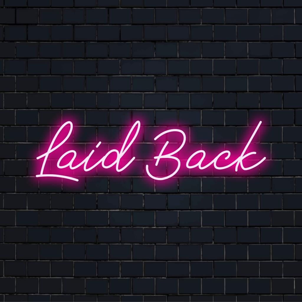 Handgefertigtes, individuelles LED-Neonschild mit entspannter Ästhetik, perfekt für moderne Einrichtung und entspannte Atmosphäre.